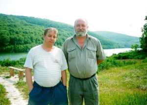1999-LesnoyDm-Prokopchuk-Volod Дмітрій Лєсной і Володимир Прокопчук під час екскурсійної частини заходу