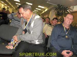 121023-Chernivtsi-futbol-chemp-nagorodzh-Kutsak-Danyleyko-sportbuk.com