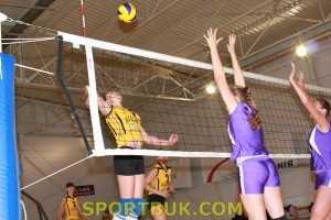 121127-voley-Ukr-CTIE-KNTEU-Kremenchuk-Vavrynuk-ataka-Boyda-sportbuk.com