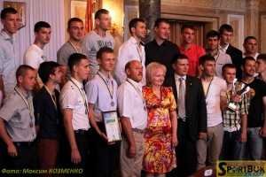 130618-CNU-nagorodzhennya-K-kolektyvna-sportbuk.com