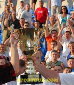 Kubok_obl_trofey_ruky-sportbuk.com