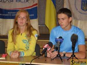 Лідія Січенікова і Влад Черкез на прес-конференції після Чемпіонату світу 2013 р.