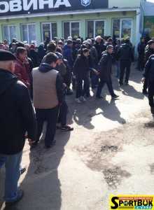 150405-Bukovyna-Girnyk-cherga-2