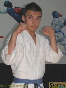 uniboy-130722-rukopashniy-LuchakIgor-sportbuk.com-6